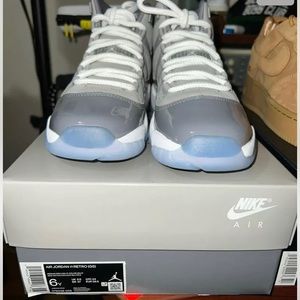 Cool greys jordan 11’s